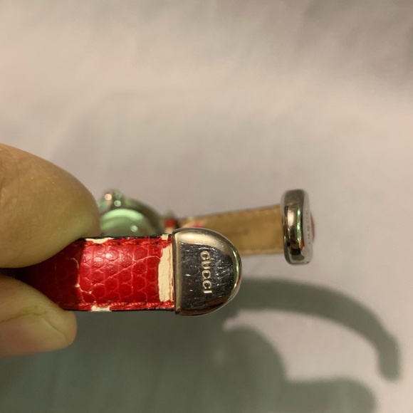 Gucci vintage watch with a red band. - Picture 3 of 5